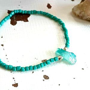 Dainty Aura Quartz Crystal Stretch Bracelet, Minimalist Gemstone Jewelry, One Sz